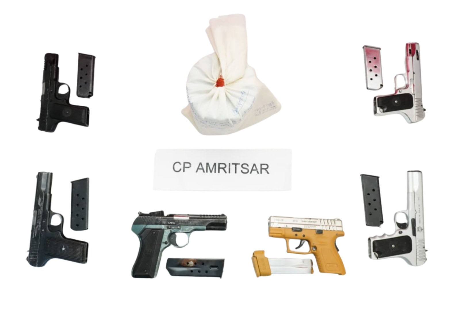 ਅੰਮ੍ਰਿਤਸਰ ''ਚ ਪਾਕਿ ਨਾਲ ਜੁੜੇ ਨਾਰਕੋ ਨੈੱਟਵਰਕ ਦਾ ਪਰਦਾਫਾਸ਼, ਖ਼ਤਰਨਾਕ ਹਥਿਆਰਾਂ ਸਣੇ 5 ਗ੍ਰਿਫ਼ਤਾਰ